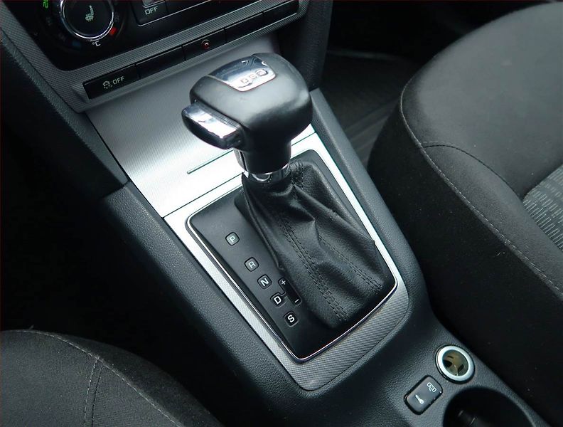 Škoda Octavia (2011) Elegance 1.6 TDI, Automat - fotka 13 z 17