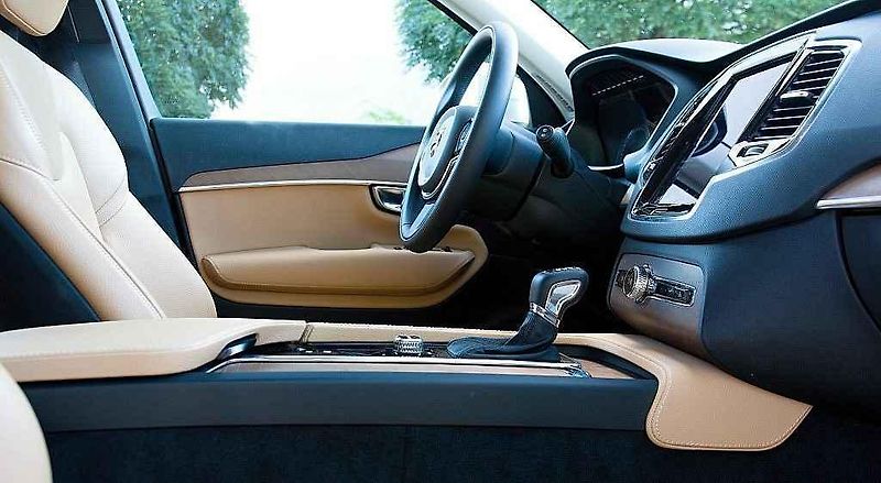 Volvo XC90.