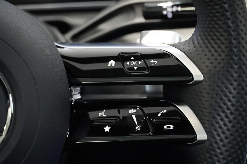 Mercedes-Benz Třídy C C300 4M,HUD,DPH,AMG,PANO,ZÁRUK - fotka 25 z 37