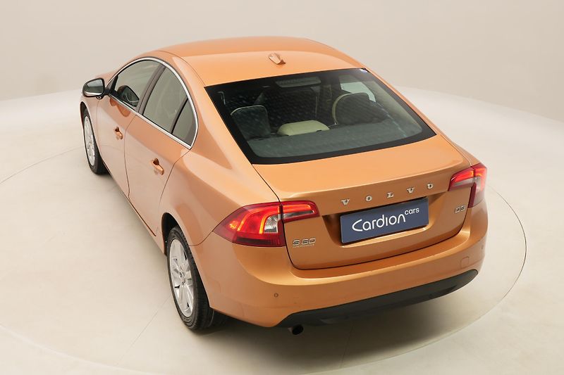 Volvo S60 D3 SUMMUM REZERVACE - fotka 17 z 46