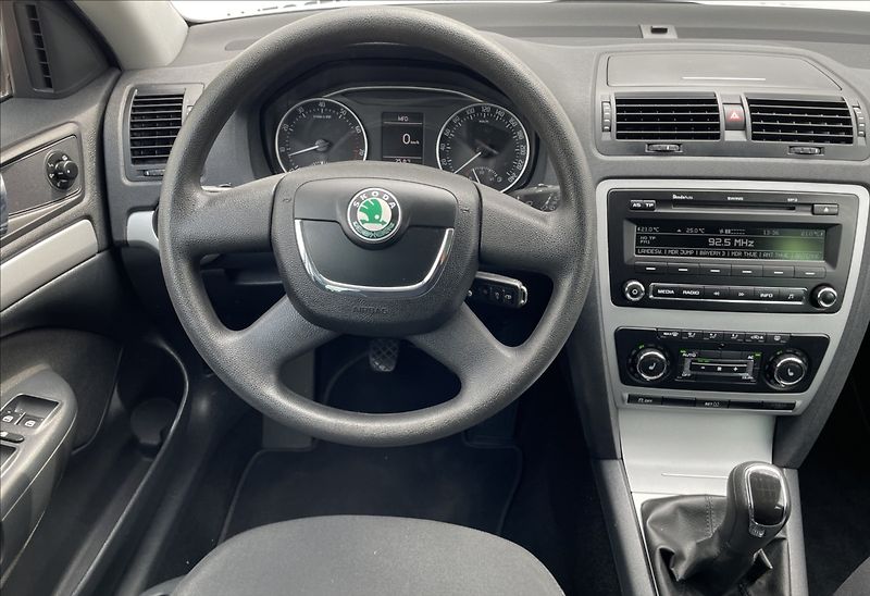 Škoda Octavia 1,4 tsi Style 90kw 1.majitel - fotka 12 z 21