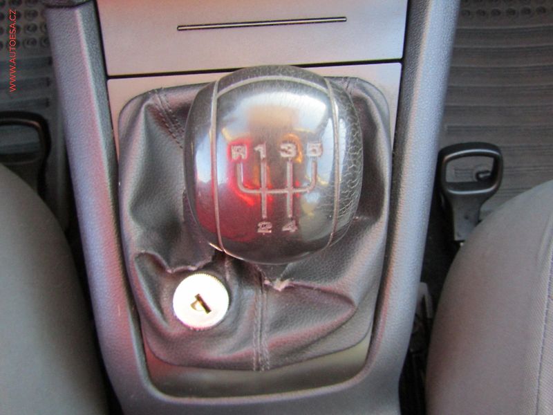 Škoda Octavia (2006) 1.6MPi, ČR - fotka 13 z 15