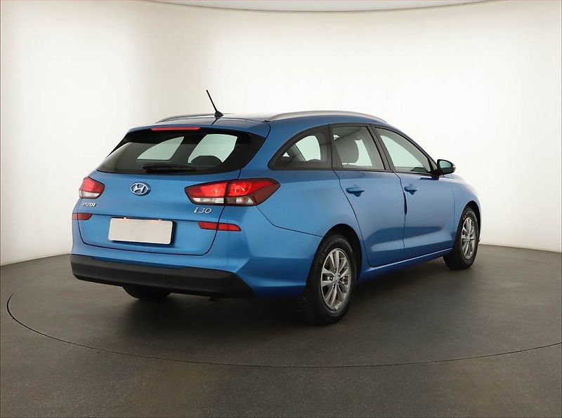 Hyundai i30 (2018) Comfort 1.0 T-GDI, Serv.kniha - fotka 5 z 13