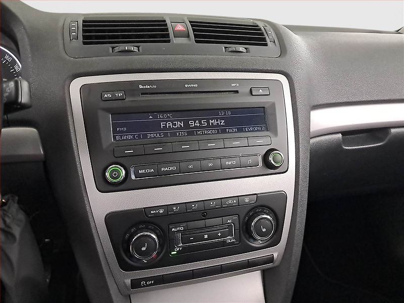 Škoda Octavia (2011) Elegance 1.9 TDI, Tempomat - fotka 12 z 20