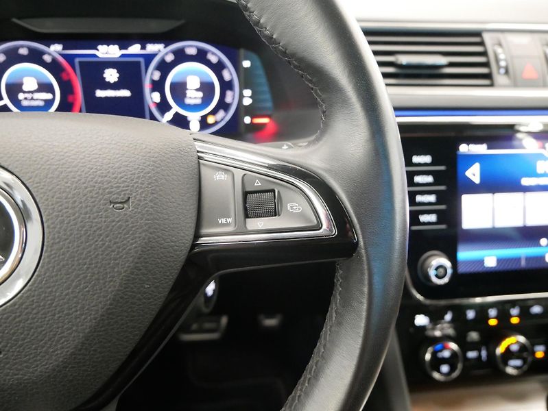 Škoda Superb - fotka 16 z 26