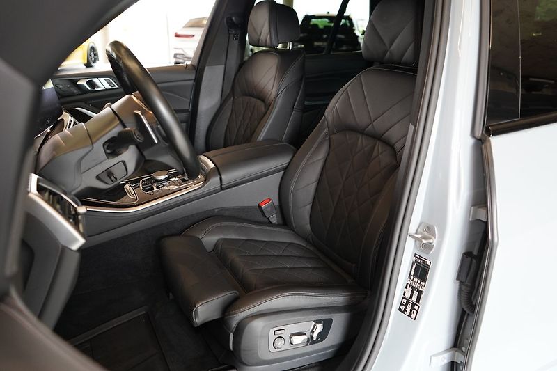 BMW X5 30d xDrive, Masáž, Nezávislé - fotka 18 z 44