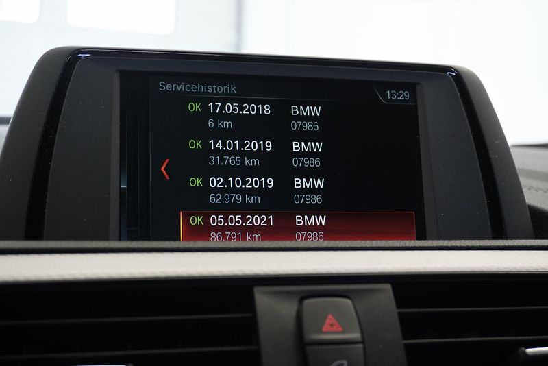 BMW Řada 1 2,0 M-SPORT AUT. - fotka 17 z 28