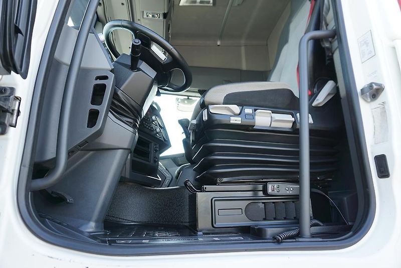 Renault (2018) C 520 / EURO 6 / ACC / 6 X 4 / - fotka 39 z 49