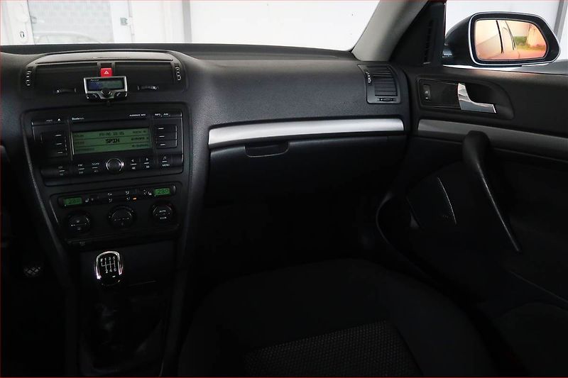 Škoda Octavia (2007) 2.0 TDI, po STK, dobrý stav - fotka 8 z 13