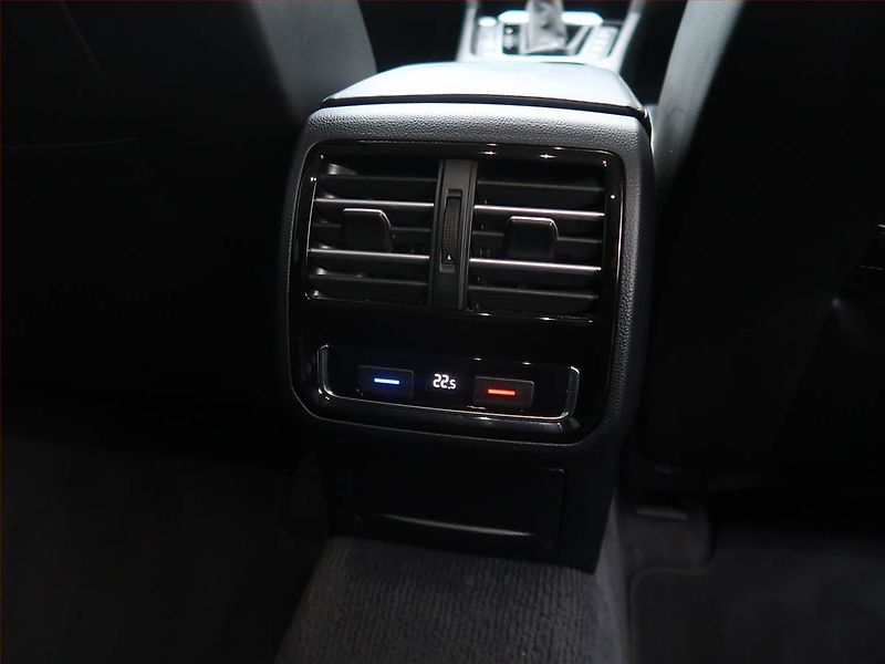 Volkswagen Passat (2018) 2.0 TDI, 4X4, Automat, Kůže - fotka 27 z 28