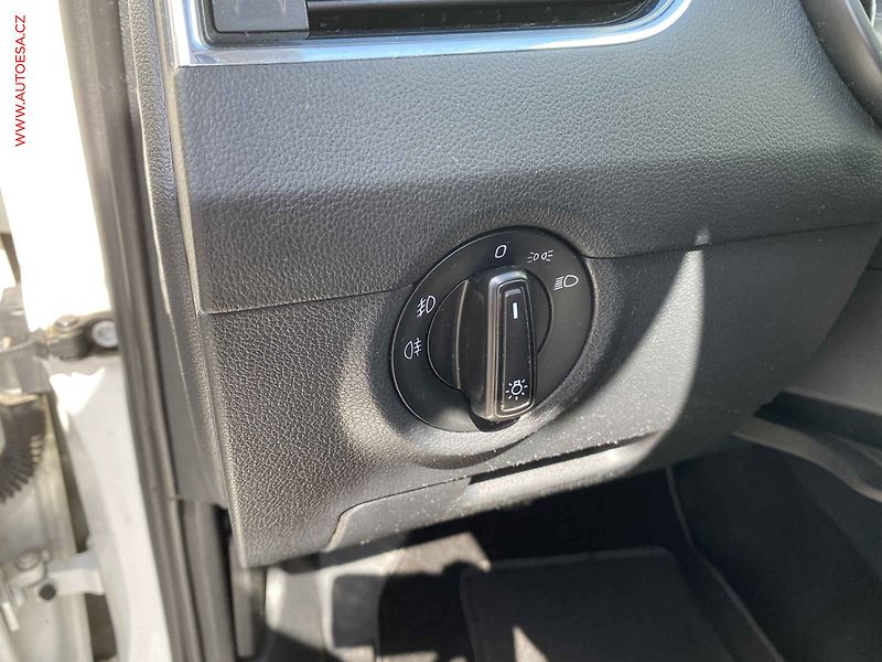Škoda Octavia (2018) 1.6 TDi, ČR, servis.kniha - fotka 15 z 17