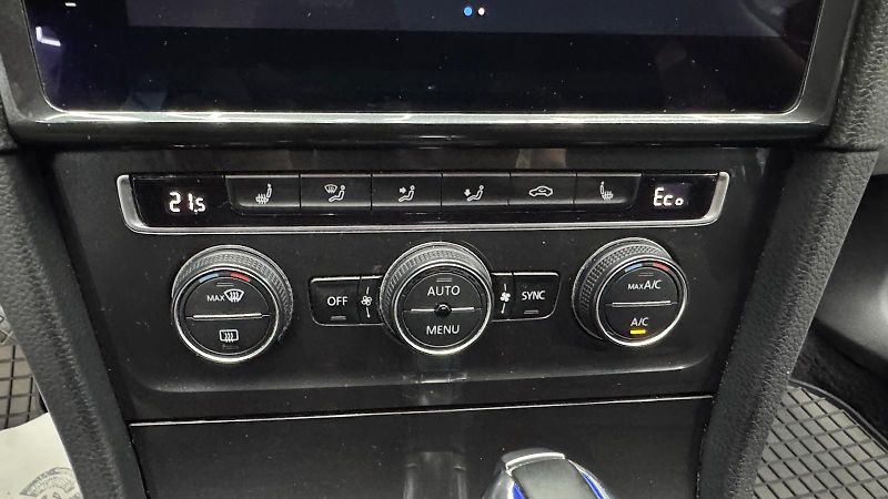 Volkswagen e-Golf (2018) 100KW - fotka 11 z 24