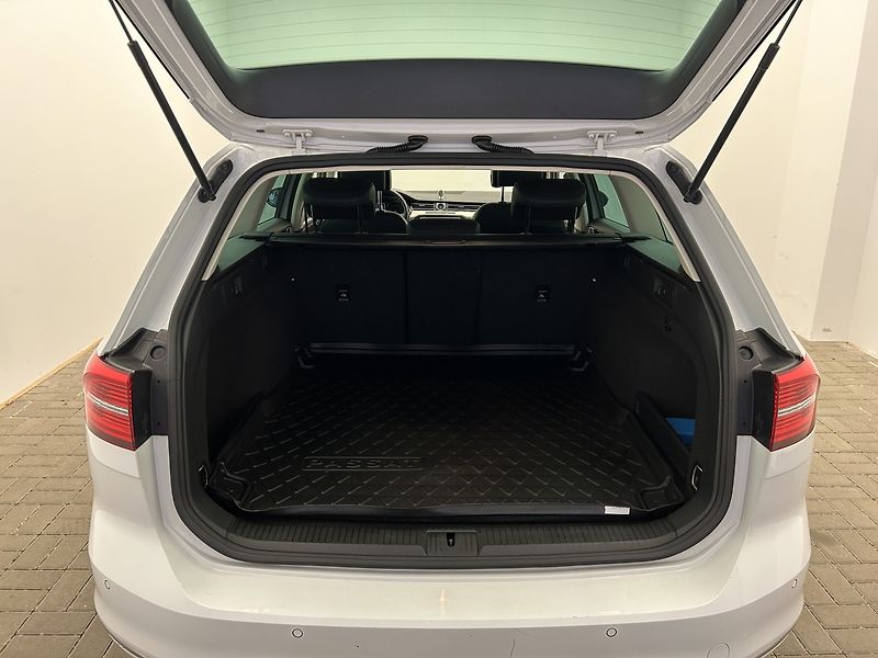 Volkswagen Passat 2.0 TDI 4Motion 4x4 HIGHLINE - fotka 19 z 21