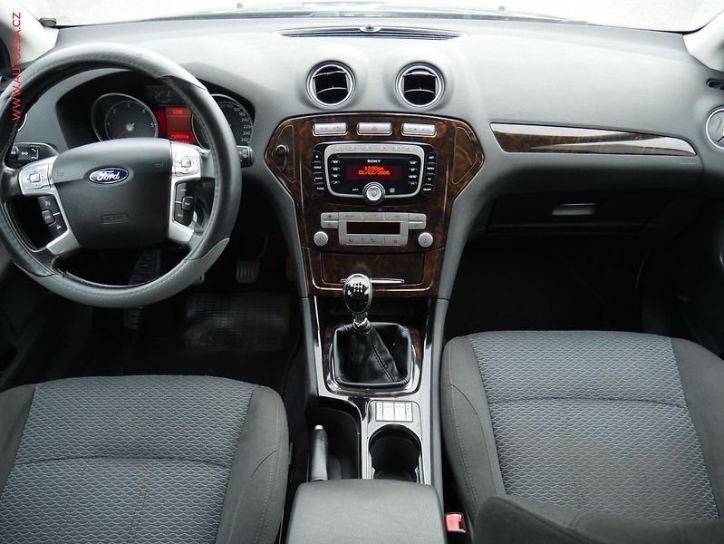 Ford Mondeo (2007) 2.0TDCi, ČR, AC, xenon, park - fotka 8 z 19