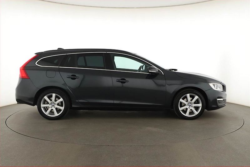 Volvo V60 (2016) T4 2.0, Serv.kniha, Kůže, Navi - fotka 6 z 17