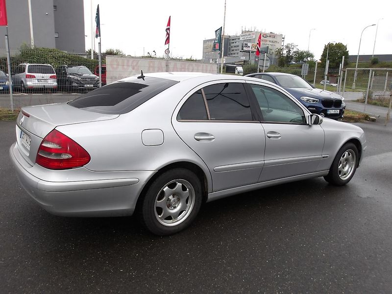 Mercedes-Benz Třídy E 2,2CDi - fotka 9 z 24