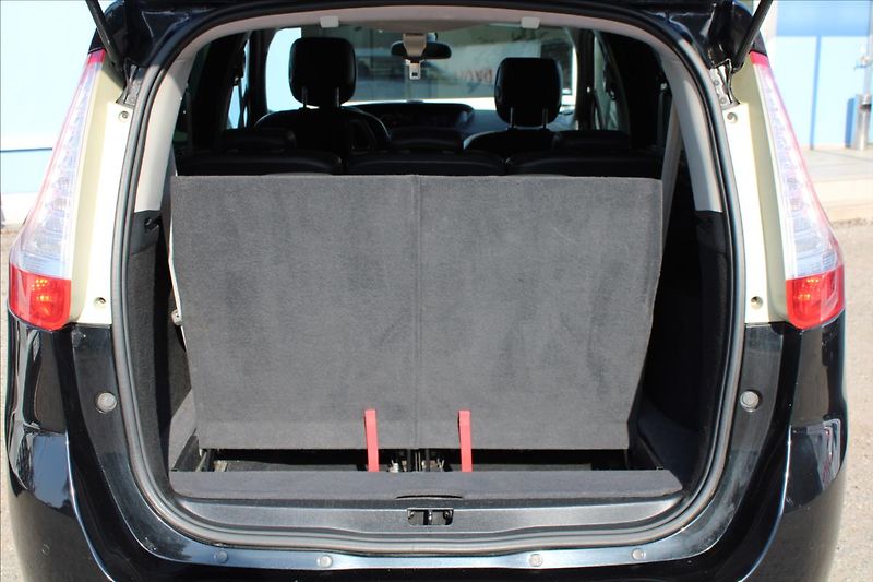 Renault Scénic 1,6 dCi  KEYLESS,7.MÍST,BOSE - fotka 30 z 34