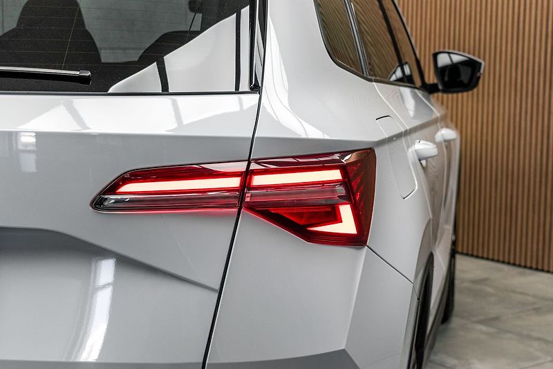 Škoda Karoq 1.5 TSI AMBITION*DPH*ČR 1.MAJ* - fotka 31 z 35