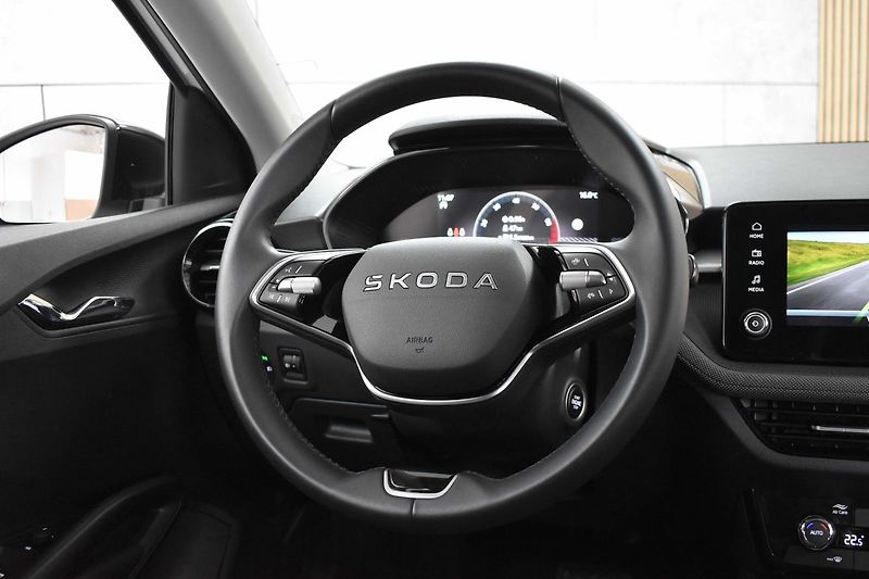 Škoda Fabia 1.0 TSI DSG*130 EDITION*ZÁRUKA - fotka 16 z 35