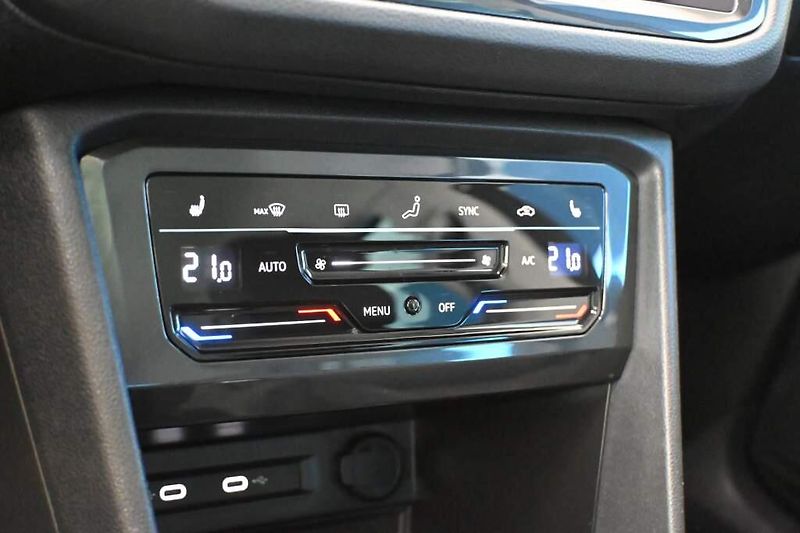 Volkswagen Tiguan (2023) 2.0 Matrix LED Tažné Kamera AC - fotka 22 z 38