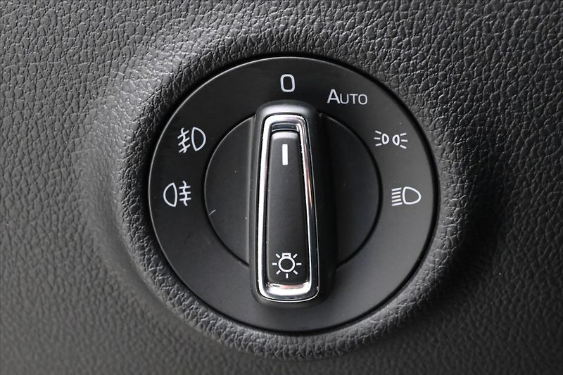 Škoda Superb 1,4 TSI iV 160 kW DSG Style Zá - fotka 27 z 33