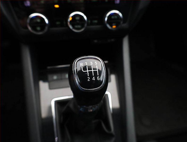 Škoda Octavia (2017) 2.0 TDI, Serv.kniha, Navi - fotka 14 z 20