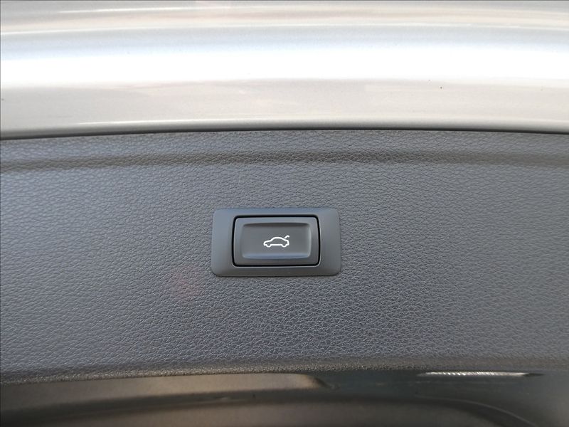 Audi Q5 2,0 TDi 120kW quattro,po servi - fotka 20 z 46