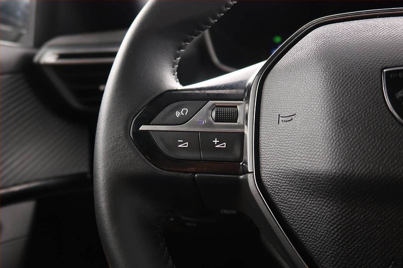 Peugeot 2008 (2025) Allure 1.2 PureTech - fotka 17 z 18