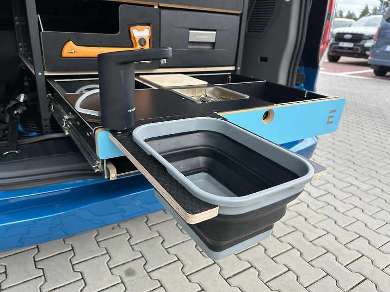 Ford Tourneo Custom Titanium X L2 SPACÍ VESTAVBA - fotka 14 z 42