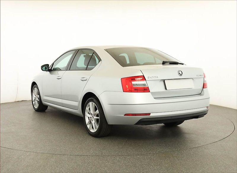 Škoda Octavia (2019) Ambition 1.6 TDI, Serv.kniha - fotka 4 z 19