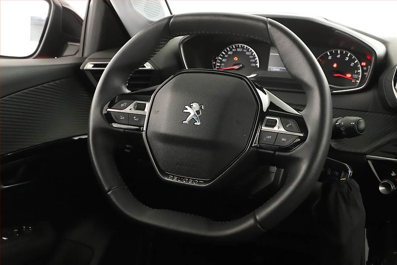 Peugeot 208 (2023) 1.2 PureTech, ČR,1.maj - fotka 8 z 13