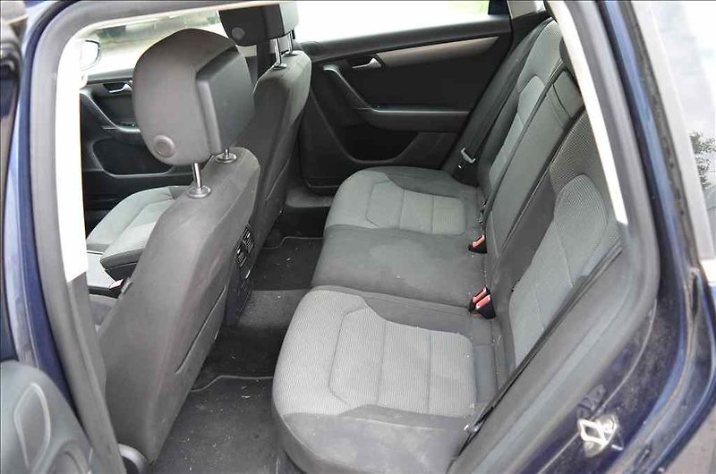 Volkswagen Passat (2012) VARIANT 1,6 TDI - fotka 31 z 35