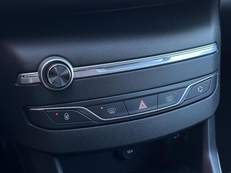 Peugeot 308 308 GTi 272PS NAVI Soundsystem - fotka 31 z 43