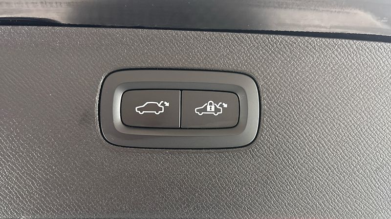 Volvo XC90 2.0 B5 AUT AWD Inscription - fotka 21 z 33