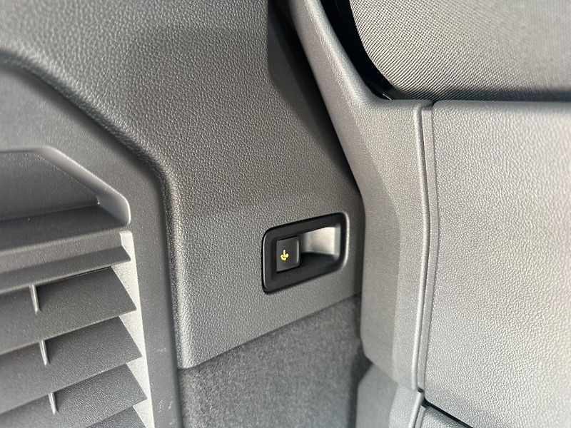 Volkswagen Multivan T7, 2,0 TDI, DSG, ,,LIFE´´ - fotka 13 z 16