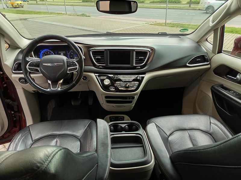 Chrysler Pacifica (2018) Touring L, model 2019 - fotka 12 z 23
