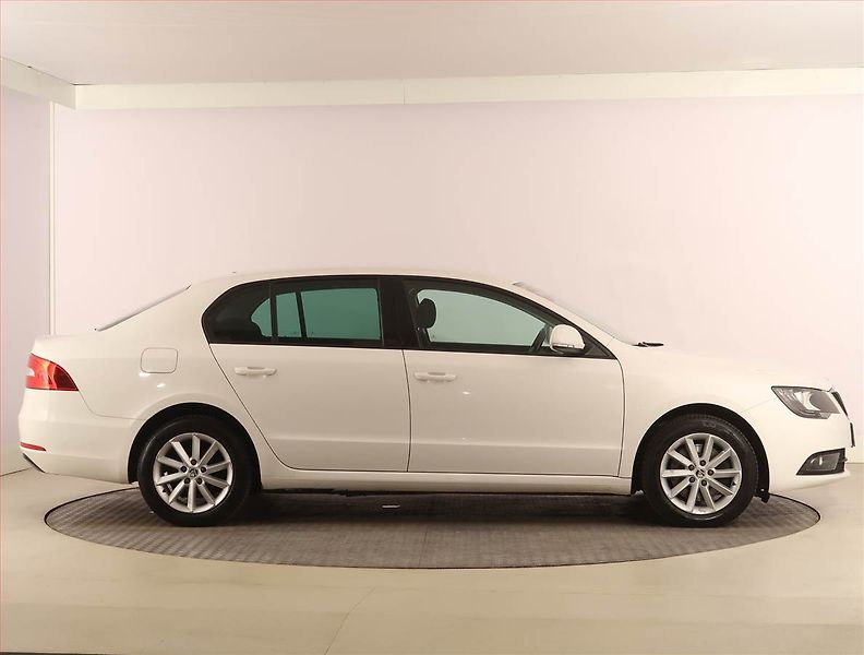 Škoda Superb (2015) Ambition 1.4 TSI, Xenony - fotka 6 z 18
