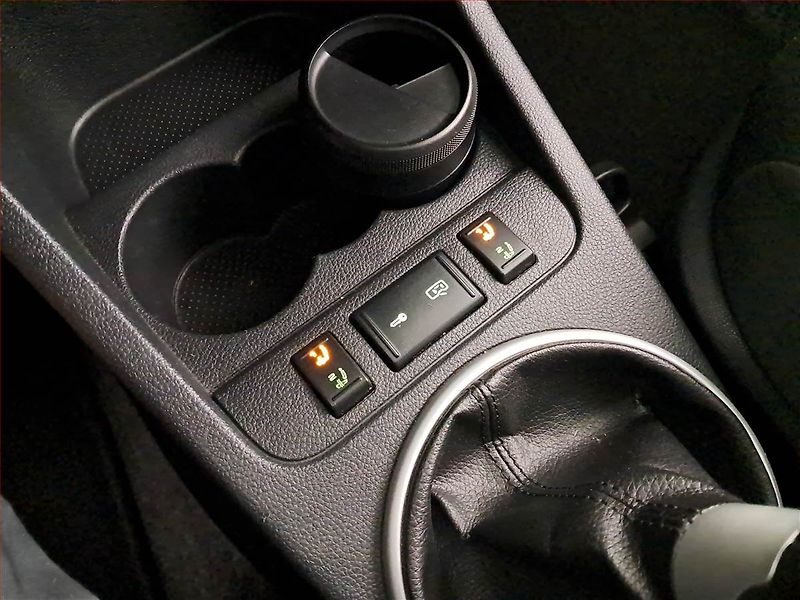 Škoda Fabia (2009) 1.4 16V, nová STK - fotka 15 z 17