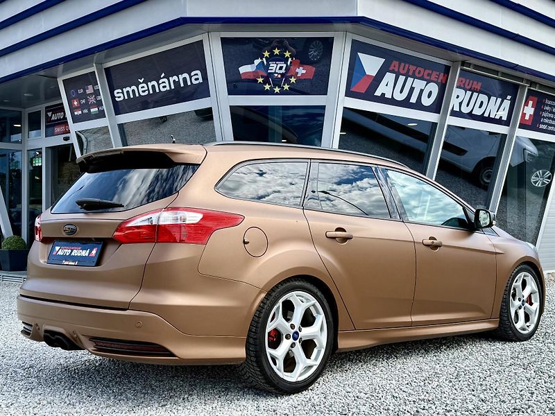 Ford Focus 2,0i 184kW EcoB SCTI ST - fotka 11 z 45