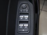 Renault Captur 1,6 E-Tech Hybrid 17 010km! - náhled 15