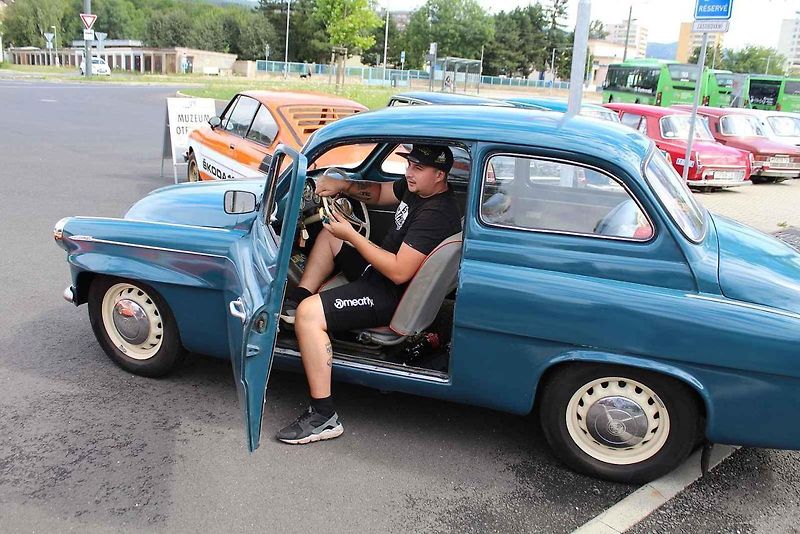 Škoda 120S.