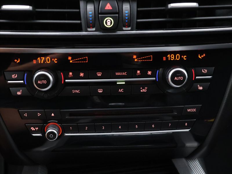 BMW X5 3,0 M50d 280kW xDrive Aut. CZ - fotka 27 z 39