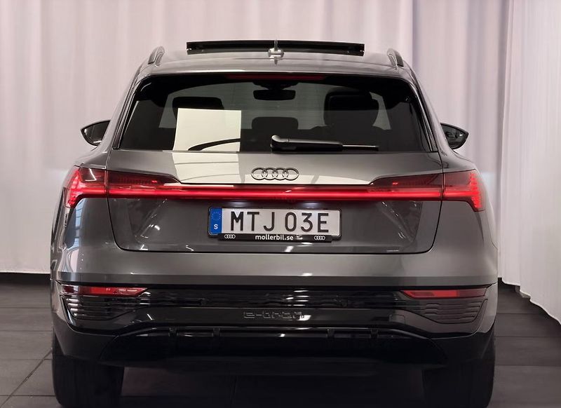 Audi Q8 e-tron 55 Q 360kam Kůže 4 zóny Pano - fotka 3 z 16
