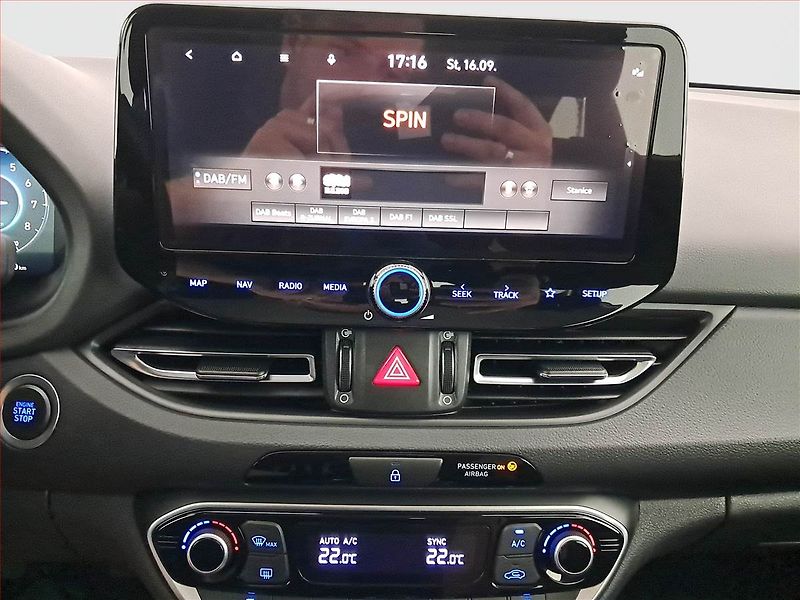 Hyundai i30 (2024) Style 1.0 T-GDI, ČR,1.maj - fotka 12 z 17