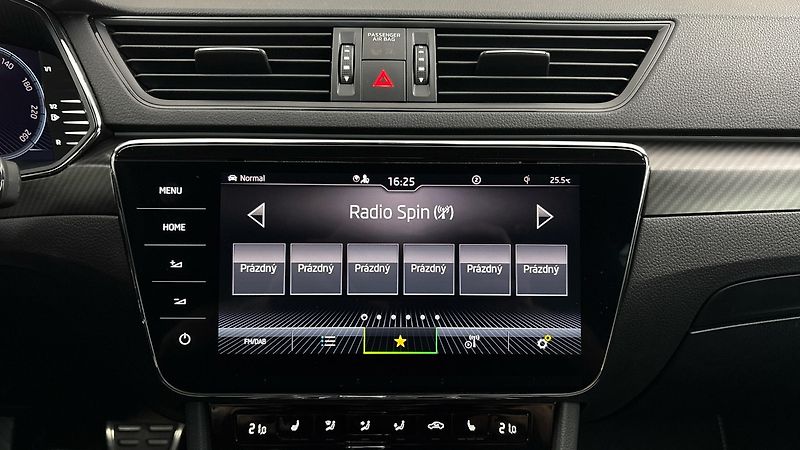Škoda Superb 2.0 TDI DSG Sportline - fotka 11 z 34