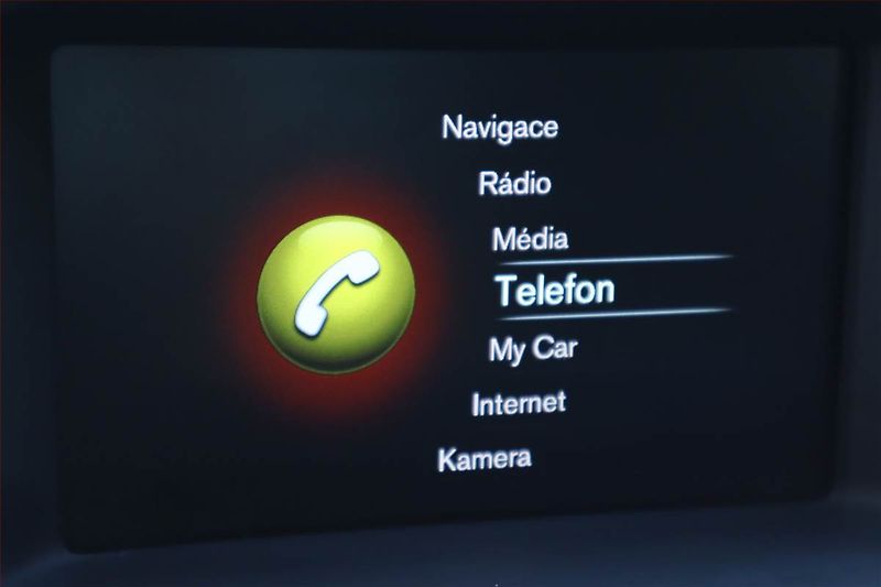 Volvo V60 (2015) D4 2.0, Automat, Serv.kniha - fotka 17 z 23