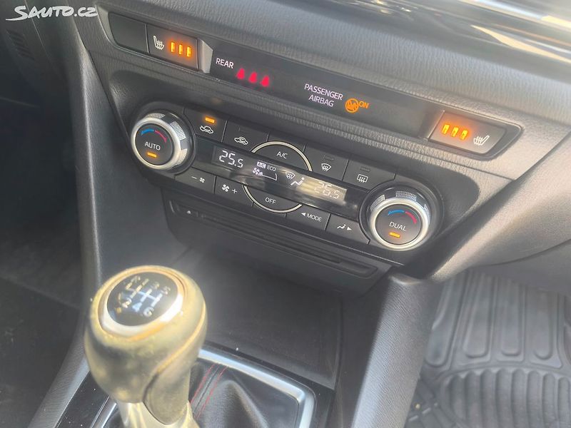 Mazda 3 2,0i,KRÁSNÁ,70KM,SERVISKA,1MAJ - fotka 10 z 25