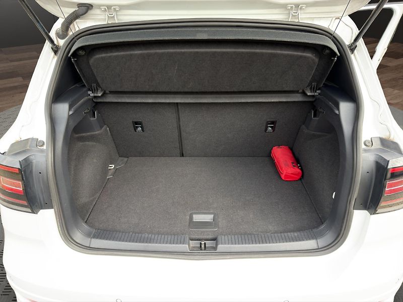 Volkswagen T-Cross (2021) R-LINE DSG 81KW  - fotka 20 z 27