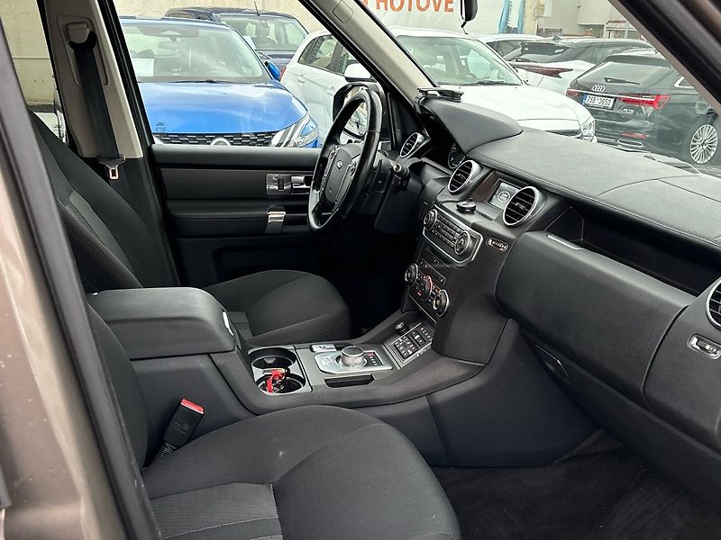 Land Rover Discovery (2015)  3.0l TDV6 SE AUTO 4WD - fotka 13 z 25