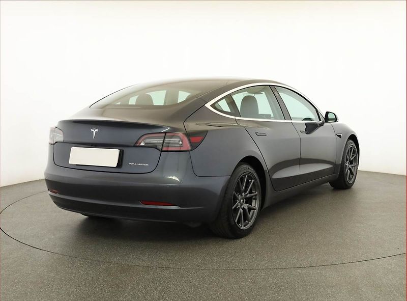 Tesla Model 3 (2019) Long Range 4WD 78kWh, SoH 85% - fotka 5 z 21
